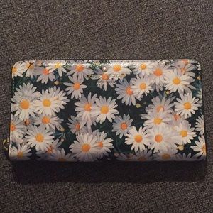 Used once! Kate Spade daisy print Stacey wallet.